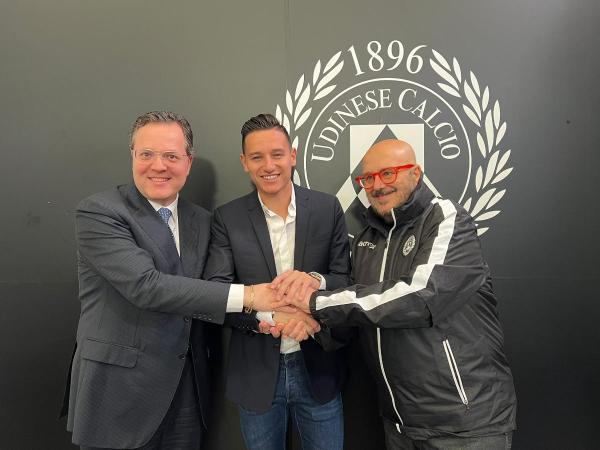 Florian Thauvin lors de sa signature &agrave; l'Udinese (site officiel Udinese)