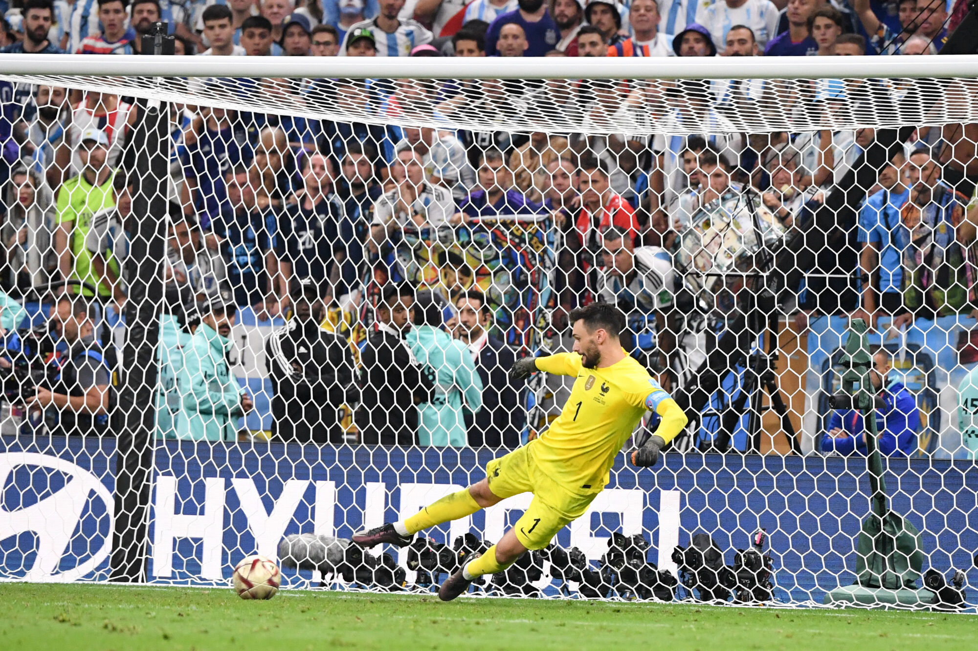 Hugo Lloris n'a pas arr&ecirc;t&eacute; de penalty ni de tirs au but lors du dernier Mondial au Qatar. (Icon Sport)