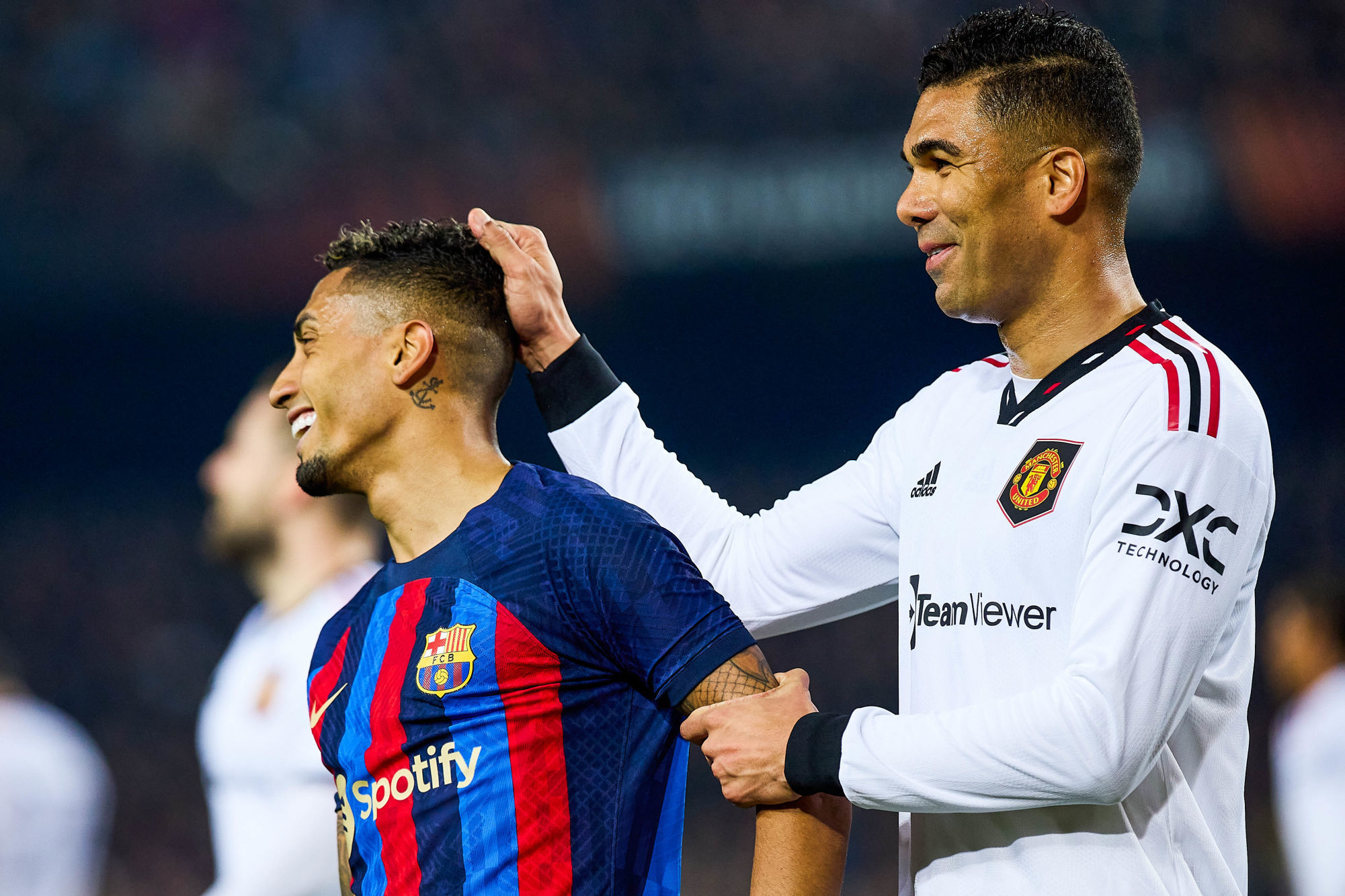 Les deux Br&eacute;siliens Raphinha et Casemiro se sont retrouv&eacute;s lors de ce choc entre Barcelone et Manchester United (Icon Sport)