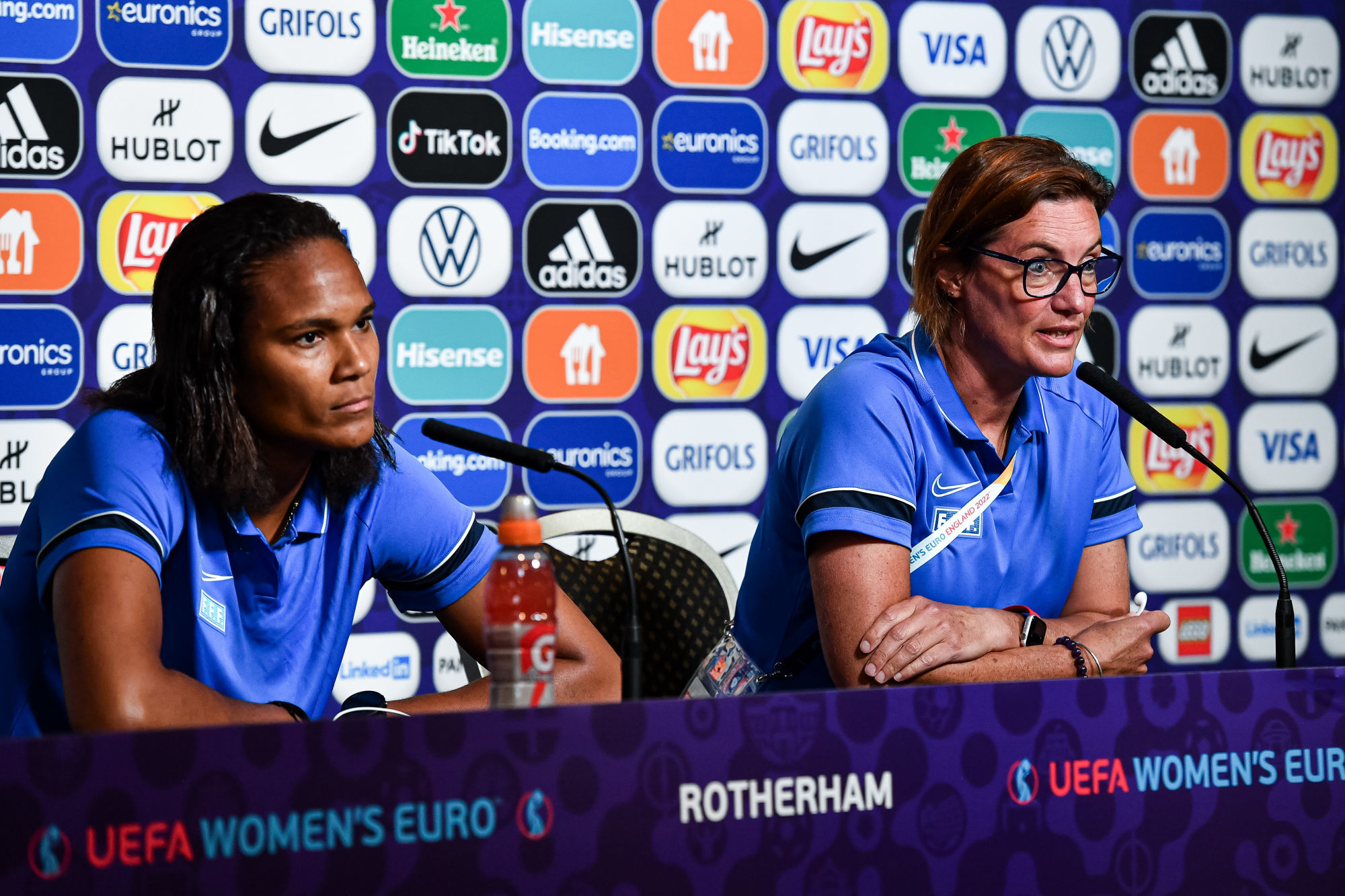 Wendie Renard et Corinne Diacre en conférence de presse (Icon Sport) Wendie Renard et Corinne Diacre en conférence de presse (Icon Sport)
