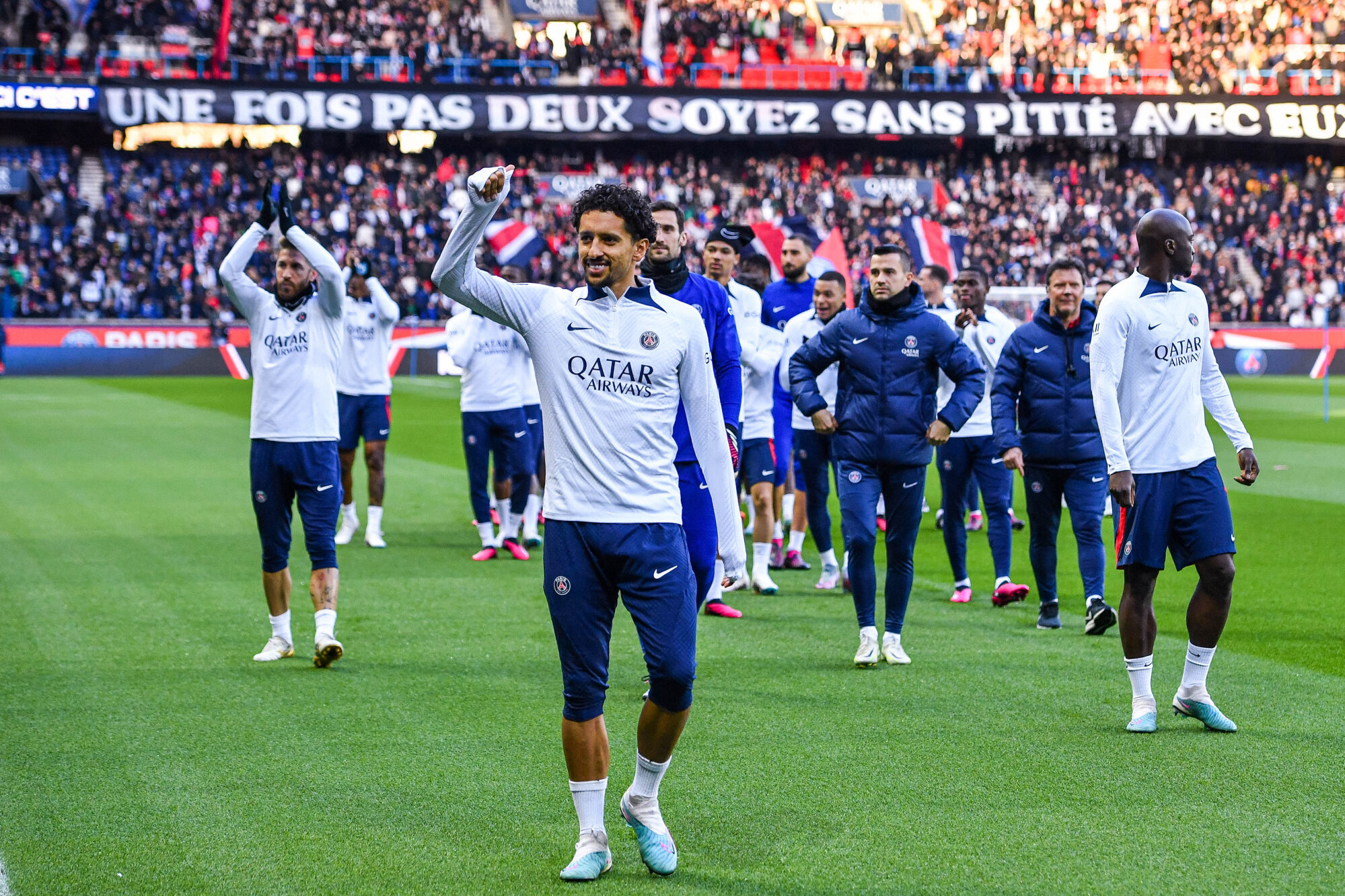 Marquinhos et les joueurs du PSG, lors de l'entra&icirc;nement ouvert au public. (Icon Sport)