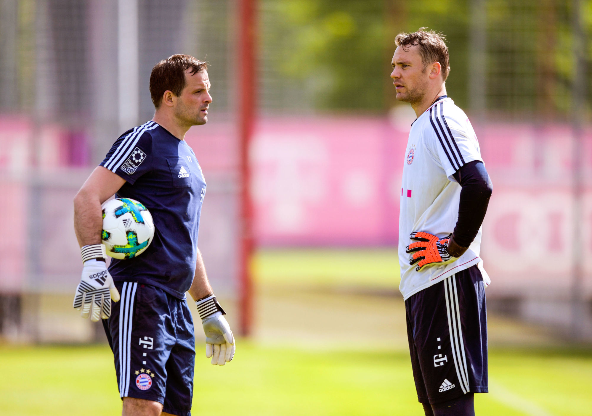 Manuel Neuer et Toni Tapalovic, l'entra&icirc;neur des gardiens du Bayern (Icon Sport)