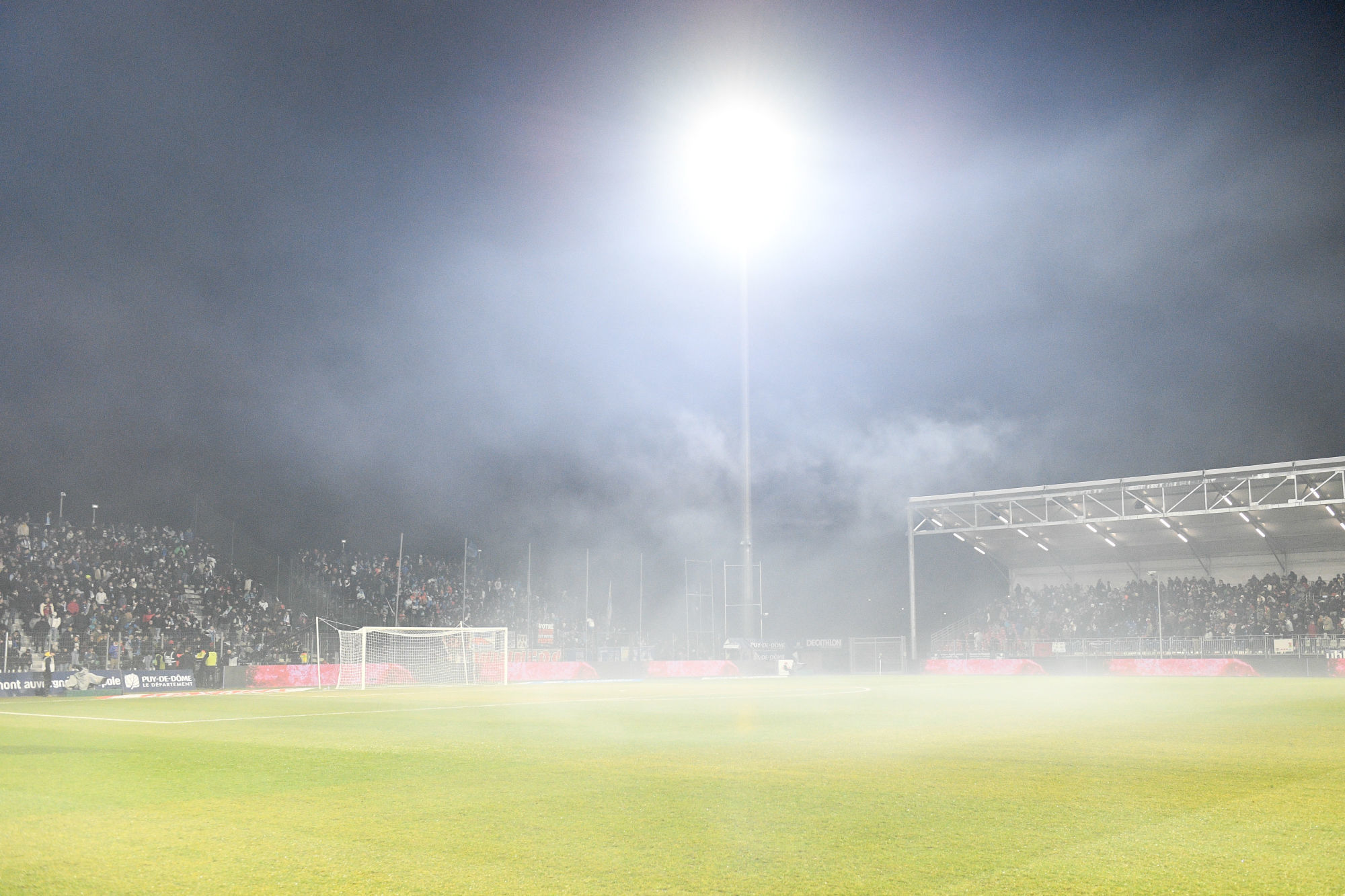 Le match Clermont - OM a &eacute;t&eacute; retard&eacute; en raison d'un nuage de gaz lacrymog&egrave;ne (Icon Sport)