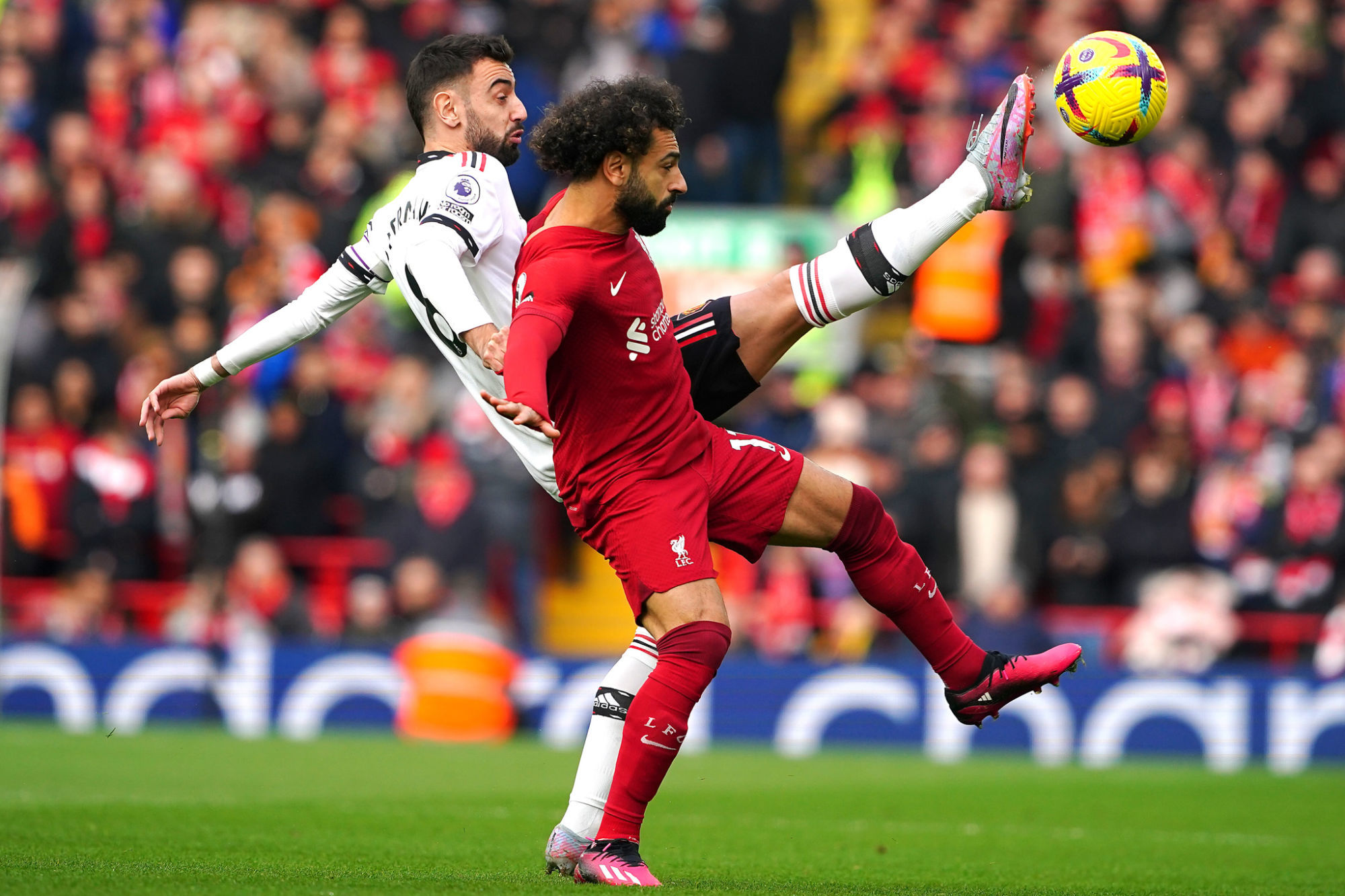 Bruno Fernandes a sombr&eacute; face au Liverpool de Mohamed Salah. (Icon Sport)