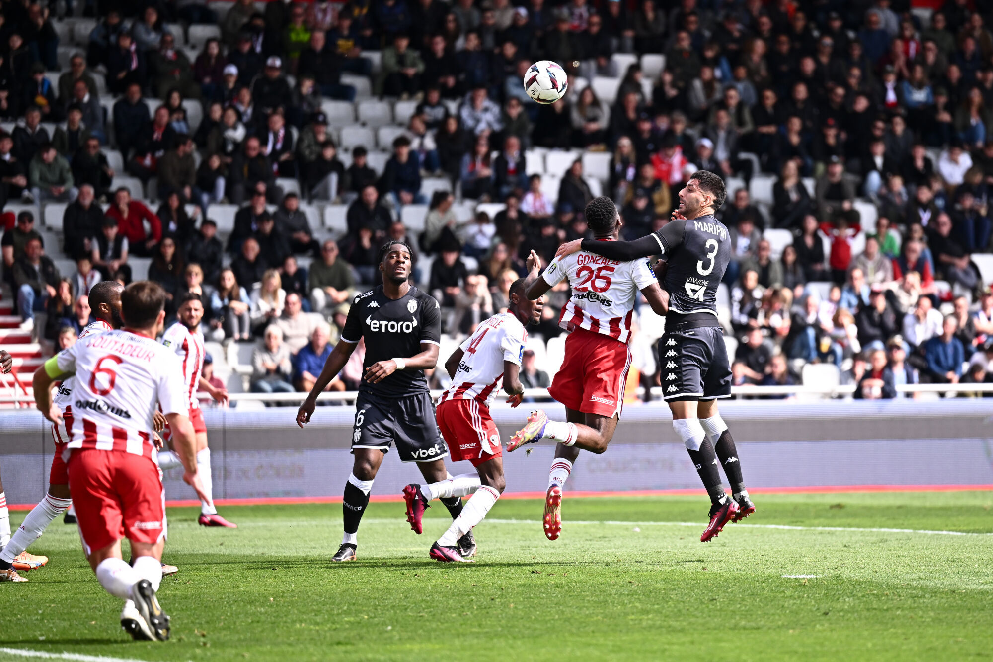 Alexis Sanchez, attaquant de l'OM, après son but contre le Stade de Reims. (IconSport) Alexis Sanchez, attaquant de l'OM, après son but contre le Stade de Reims. (IconSport)