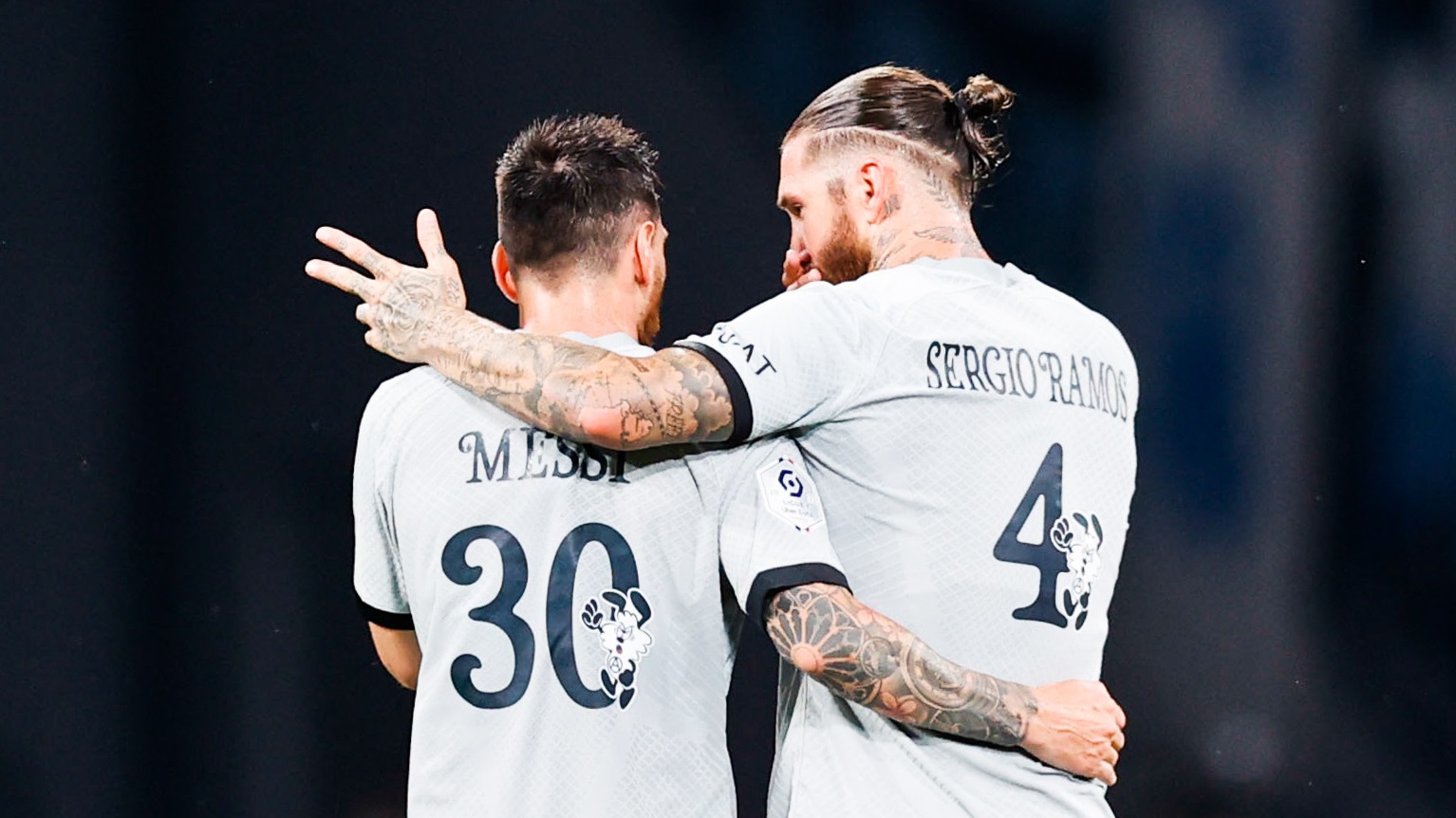 Lionel Messi et Sergio Ramos, bras dessus, bras dessous. (IconSport)