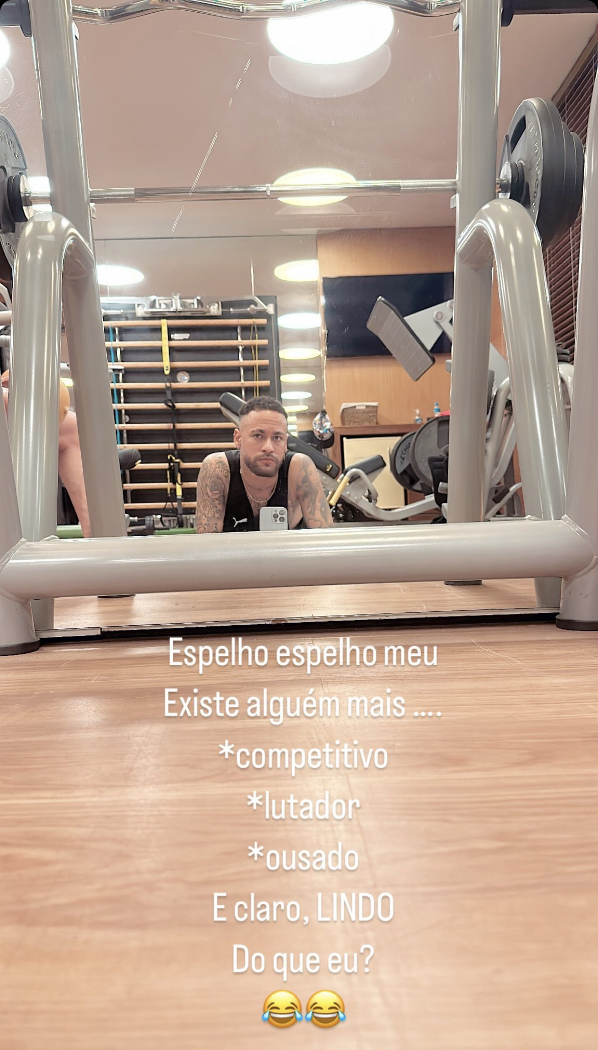Neymar, en pleine séance de rééducation dans sa villa au Brésil. (Instagram Neymar) Neymar, en pleine séance de rééducation dans sa villa au Brésil. (Instagram Neymar)