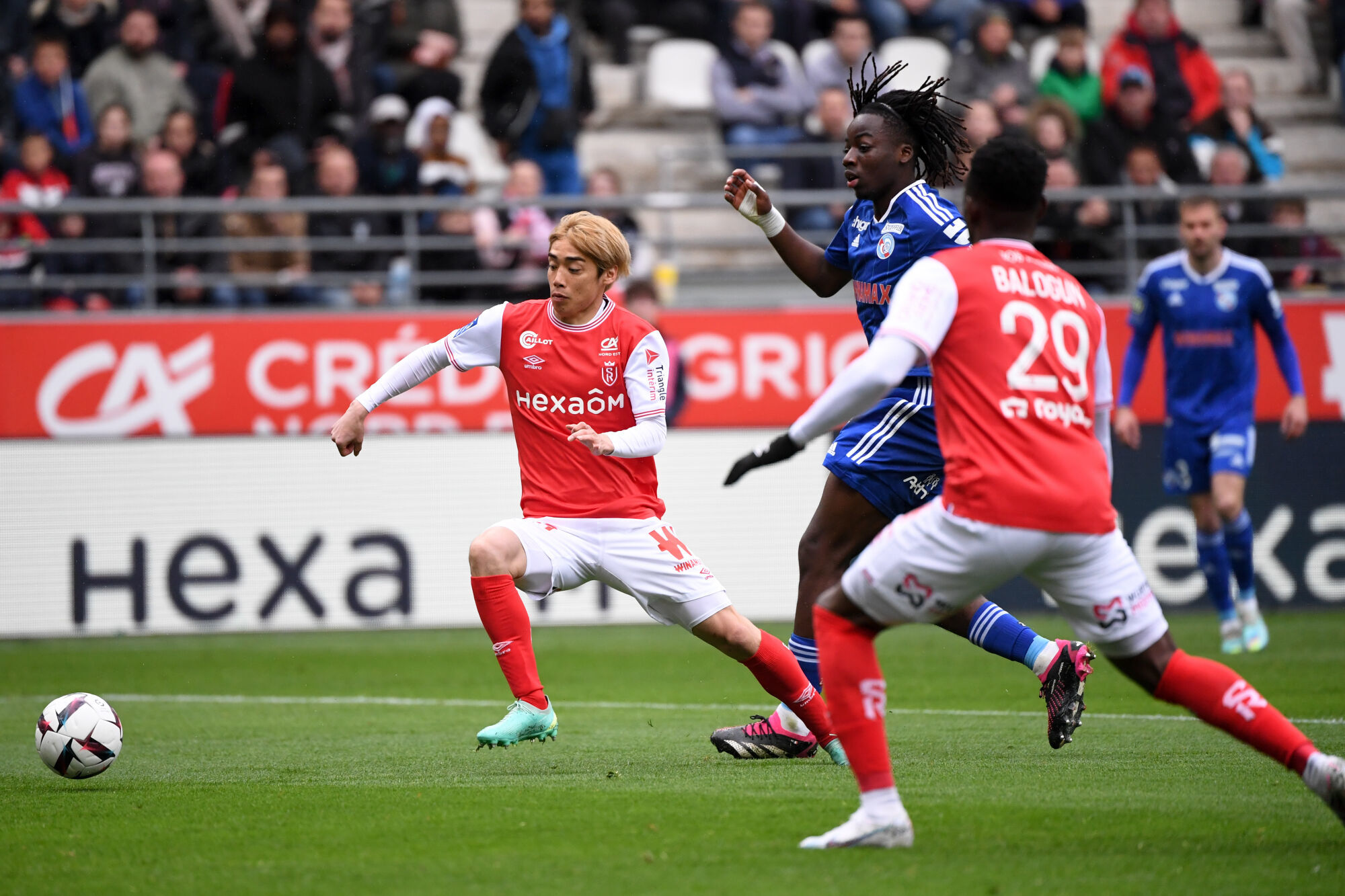 Junya Ito et Folarin Balogun, attaquants du Stade de Reims, ici contre le RC Strasbourg. (IconSport)