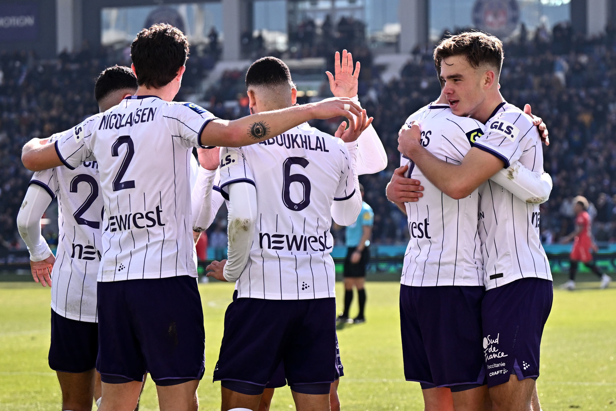 Les joueurs de Philippe Montanier, en pleine communion apr&egrave;s le but de Thijs Dallinga contre le Stade Rennais. (IconSport)
