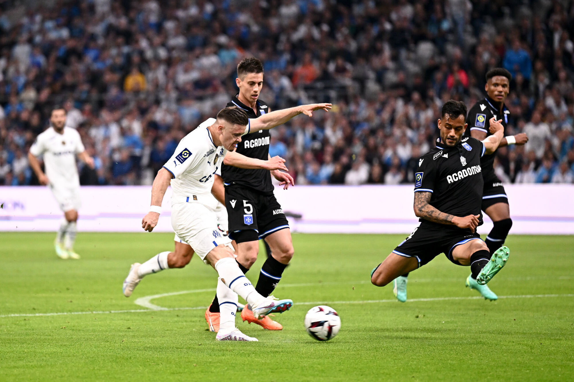 Vitinha, l'attaquant de l'OM, en action contre l'AJ Auxerre. (IconSport)