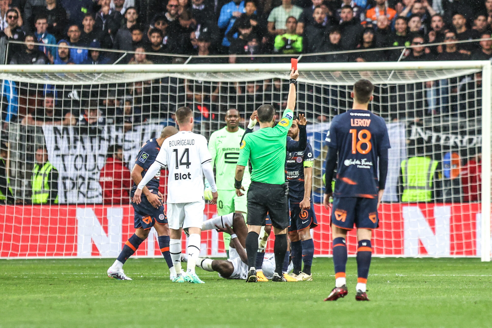 T&eacute;ji Savanier (Montpellier HSC), expuls&eacute; face au Stade Rennais. (IconSport)