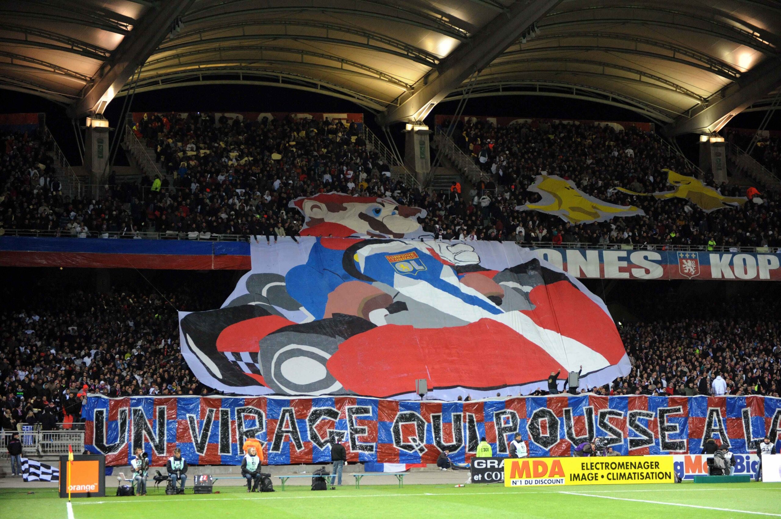 Miralem Pjanic, sous les couleurs de Lyon, en novembre 2009. (Icon Sport) Miralem Pjanic, sous les couleurs de Lyon, en novembre 2009. (Icon Sport)