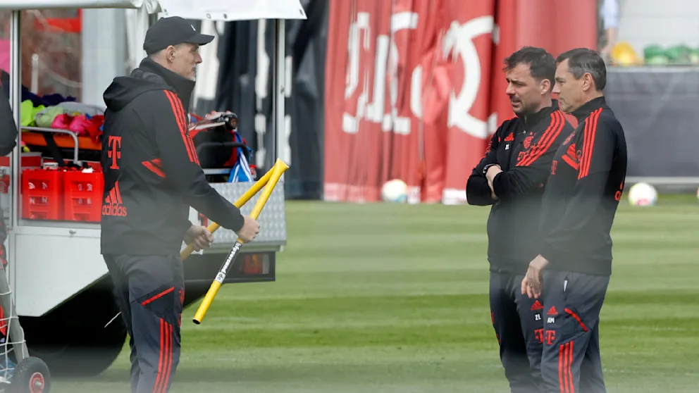 Thomas Tuchel a fracassé une perche de slalom en deux à l'entraînement du Bayern (Bild) Thomas Tuchel a fracassé une perche de slalom en deux à l'entraînement du Bayern (Bild)