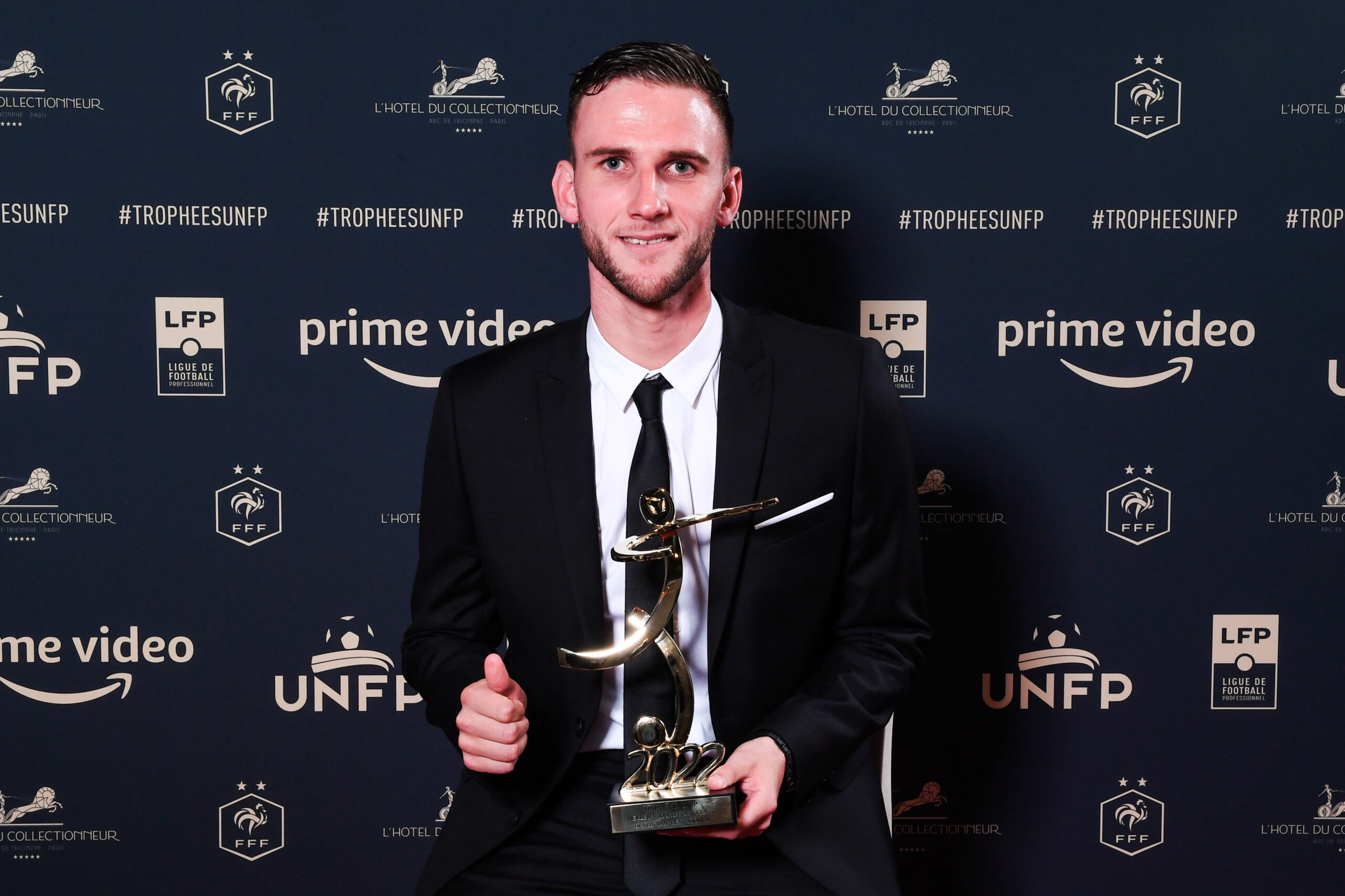 Branco van den Boomen, ici avec le prix de meilleur joueur de Ligue 2 d&eacute;livr&eacute; par l'UNFP en 2022. (IconSport)