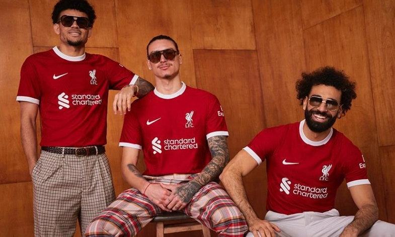 Le nouveau maillot domicile de Liverpool (liverpoolfc.com)
